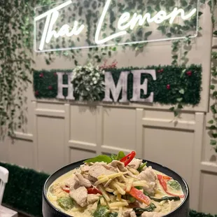 Kanom Jeen
Meduim steamed noodles, green curry, coconut milk,bamboo shoots, Thai eggplants, basil