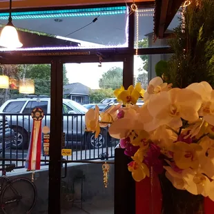 Decorated with phalaenopsis orchids flower ! Super classy