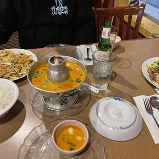 Drunken noodles (level 4), Tom Yum soup, white rice, Pad Puck Combo (level 2)