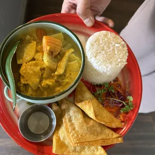 Lunch Yellow Curry and crispy wonton $10