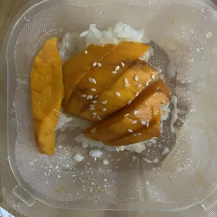 Browned mango sticky rice