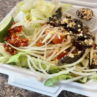 Papaya salad with salted crab