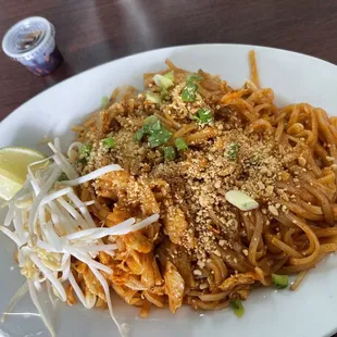 Stop by for lunch and order chicken pad Thai, was very delicious.