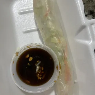 Lousy fresh roll with barely any filling and low effort sauce.