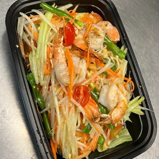 Papaya salad with shrimp