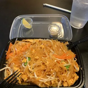 Pad Thai noodles w/Chicken