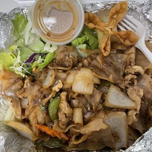 Lunch special drunken noodles with chicken