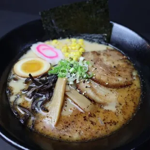 Ramen Crave ( pork broth, bamboo shoot, kikuraage mushroom, corn, fish cake, flavored egg, green onion, black garlic)