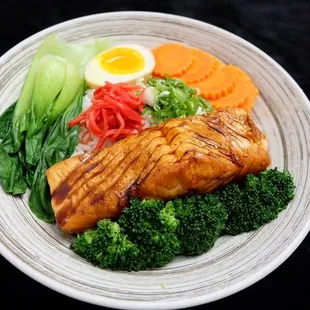 Salmon Teriyaki Rice Bowl 
 (Grilled Salmon, Bok choy, Broccoli, Carrot, Flavored egg, Green onion, Ginger and Teriyaki sauce)