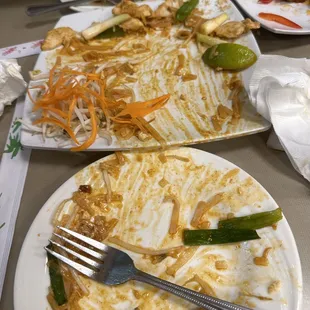 Really good pad Thai but the Orange Chicken was decent it needed more flavor! Overall not bad but better options.