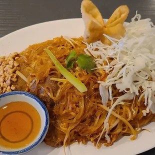 Beef pad Thai lunch