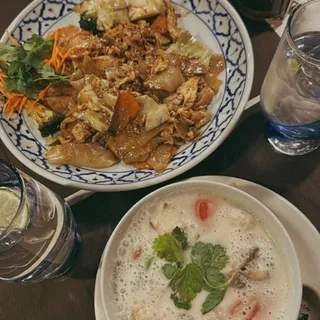 (S) Tom Kha