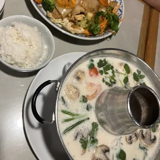 (L) Tom Kha
