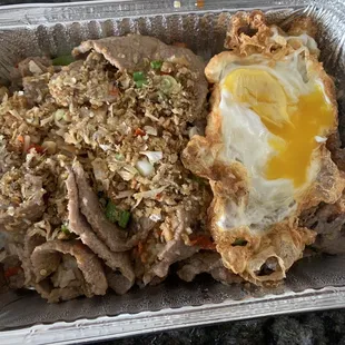 Thai Garlic Sauce with Beef (Thai hot, added fried egg)