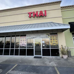 the front of a thai restaurant
