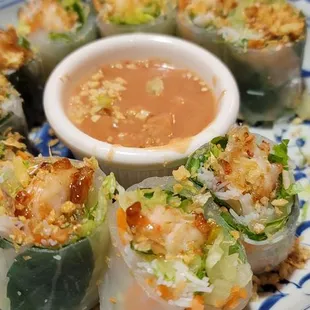 Fresh rolls with shrimp.