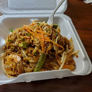 Shrimp pad Thai