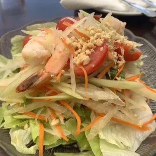 Papaya salad with shrimp