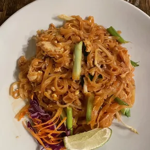 Chicken pad Thai peanuts on the side