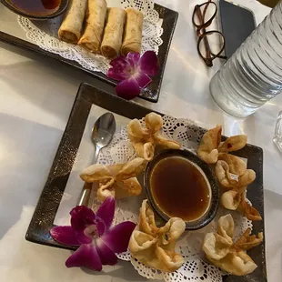 6 Crab Rangoon