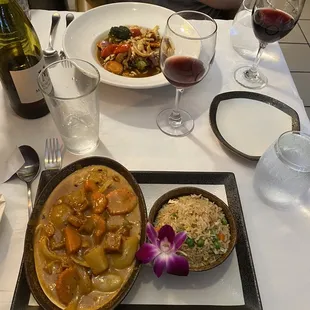 Dinner Garlic Chicken and Massaman Curry with side of Dinner Thai Fried Rice.