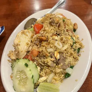 Pineapple fried rice with beef and chicken