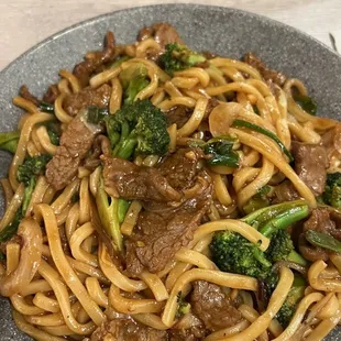 beef, broccoli and noodles