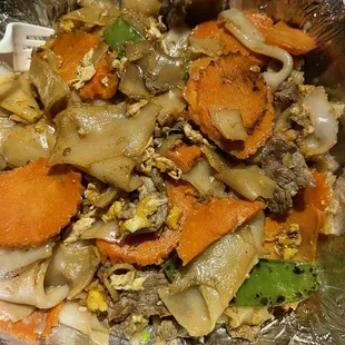 Beef Pad See Ew | IG @kurlykonnoisseur