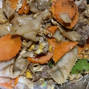Beef Pad See Ew | IG @kurlykonnoisseur
