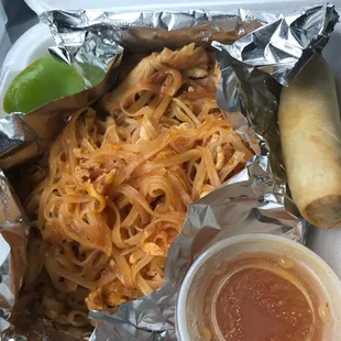 #52. Pad Thai Chicken togo | IG @Kurlykonnoisseur