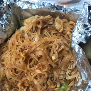 #52. Pad Thai Chicken togo | IG @Kurlykonnoisseur