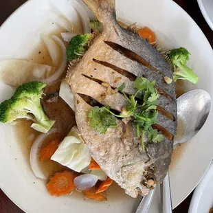 Pompano in garlic and pepper sauce