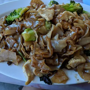 Pad see ew lunch special