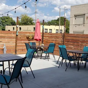 Same outdoor patio as the taco place