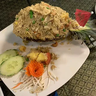 Pineapple Fried Rice (Khao Pad Subpraroat)