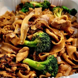 Pad see ew w/ chicken ($15.33)- 10/23