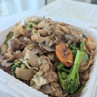 Pad See Ewe - Chicken + Extra Veggies