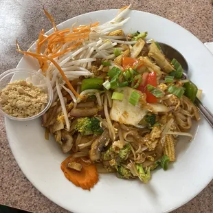 V6. Vegetable Pad Thai