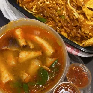 Chicken pad Thai + seafood tom yum soup