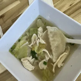 Pad se ew and won ton soup