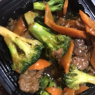 Beef Chicken or Beef with Broccoli Dinner