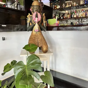 a statue of a buddha