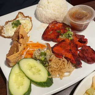 V26. Dac Biet Tau Huky Rice Plate