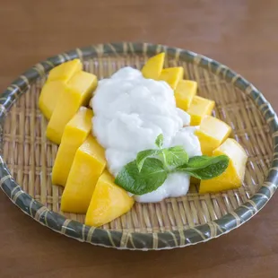 Sweet and Sticky Rice with Mango