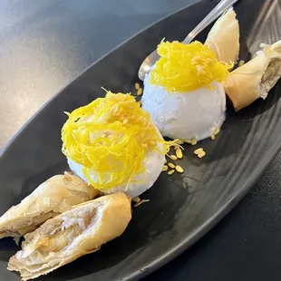 Fried banana with ice cream