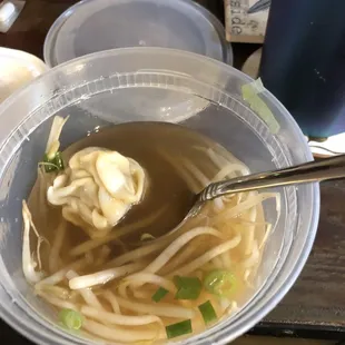 Mini won ton in soup with crazy amount of bean sprouts and NO FRIED GARLIC!
