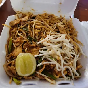 Chicken Pad Thai - average