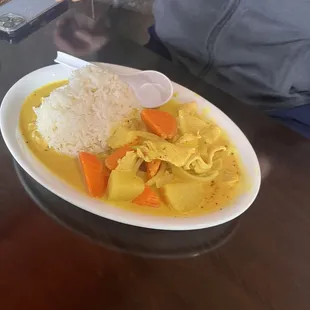 Yellow curry with chicken
