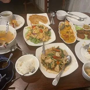 Tom yum shrimp, Pad woonsen, pumpkin curry with naan, fish cake &amp; spicy bamboo pork - Yummy