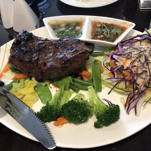 I ordered beef steak. It comes with a side of rice and salad. The steal was cooked perfectly well!